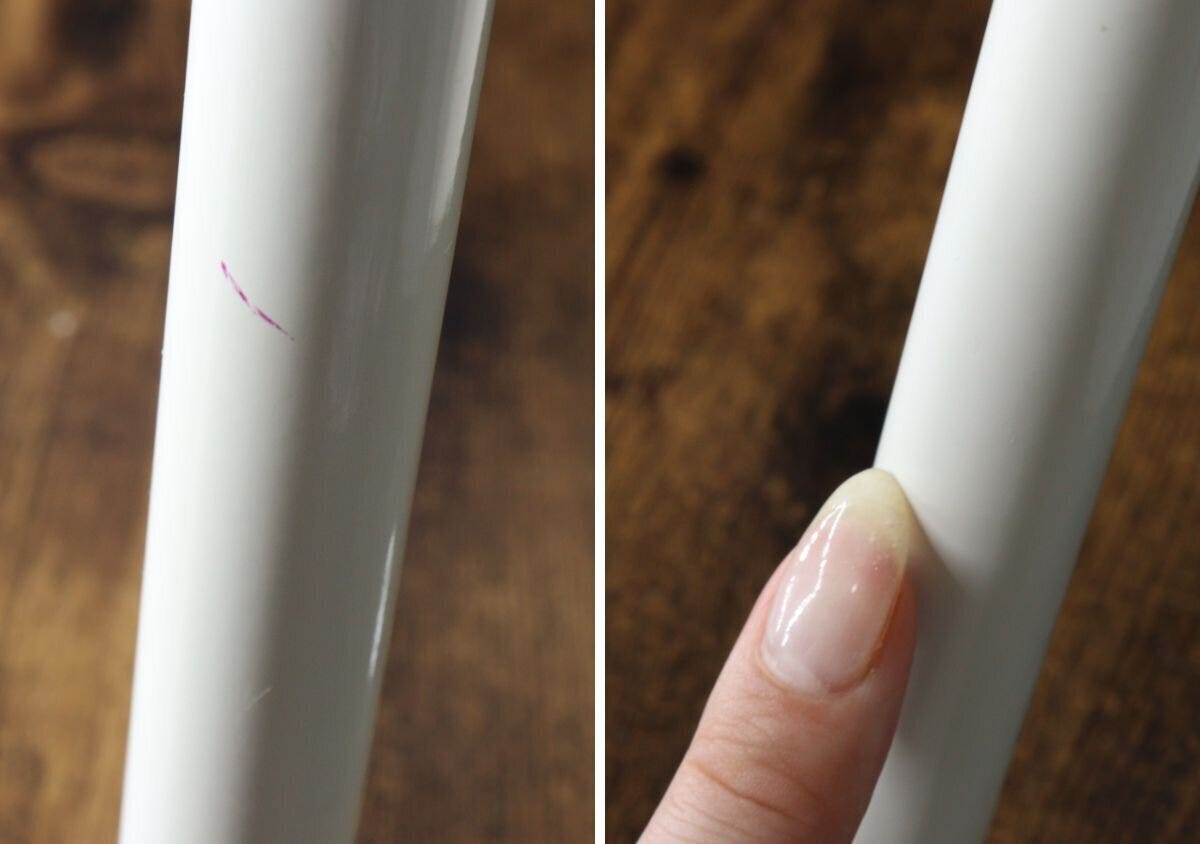 左はピンク色の汚れが付いた椅子の脚、右は汚れが完全に落ちた状態の椅子の脚の比較 左はピンク色の汚れが付いた椅子の脚、右は汚れが完全に落ちた状態の椅子の脚の比較