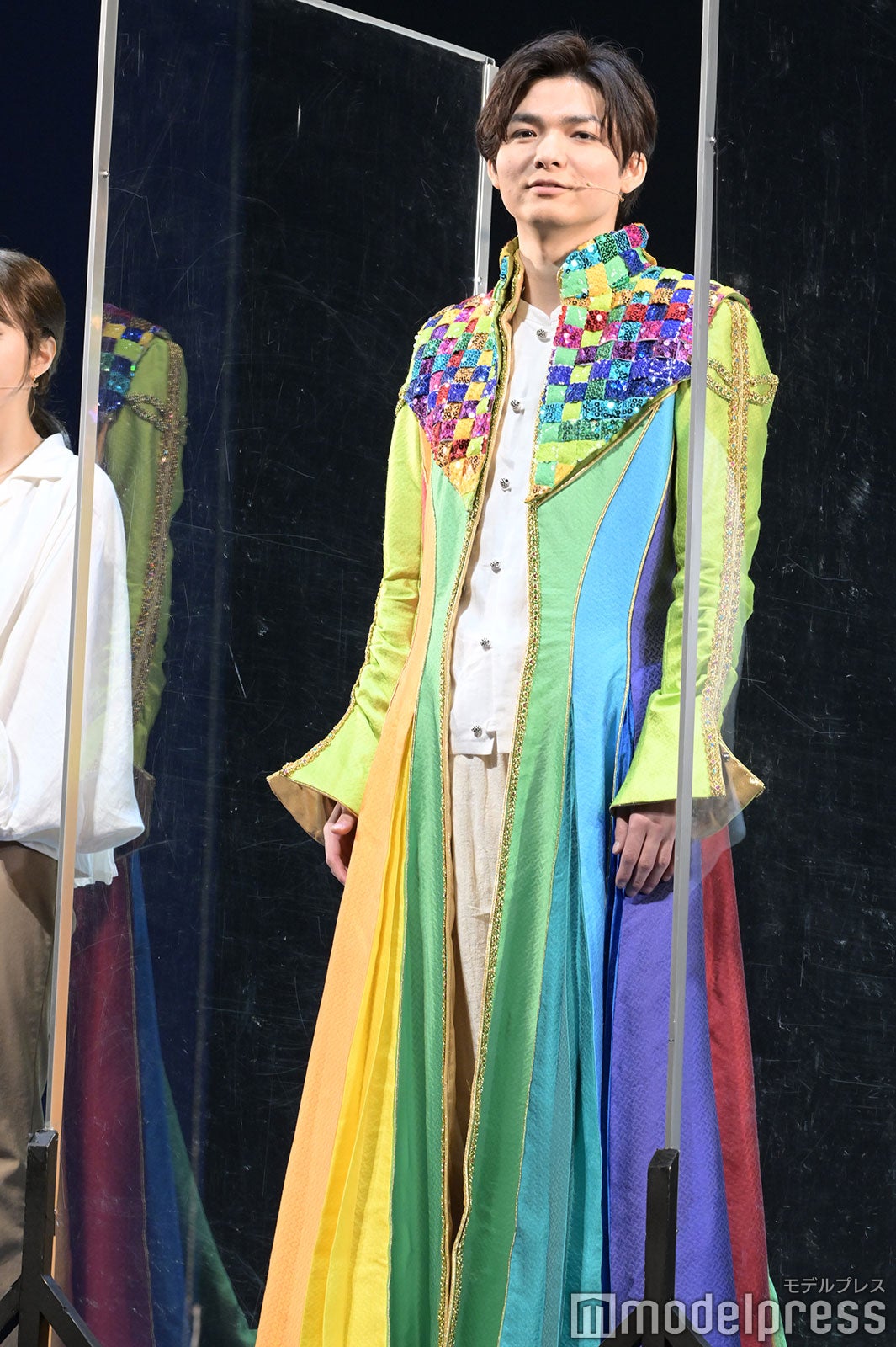 綺羅びやかな衣装を着こなす薮宏太（C）モデルプレス