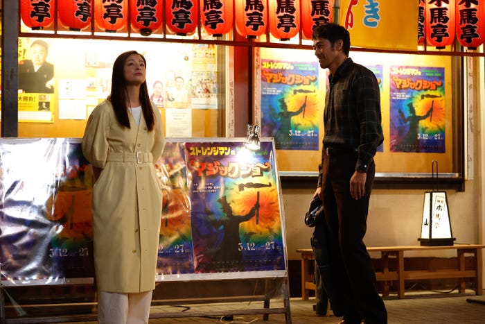 尾野真千子、阿部寛「すべて忘れてしまうから」第9話より(C)テレビ東京/(C)2022 Disney and related entities