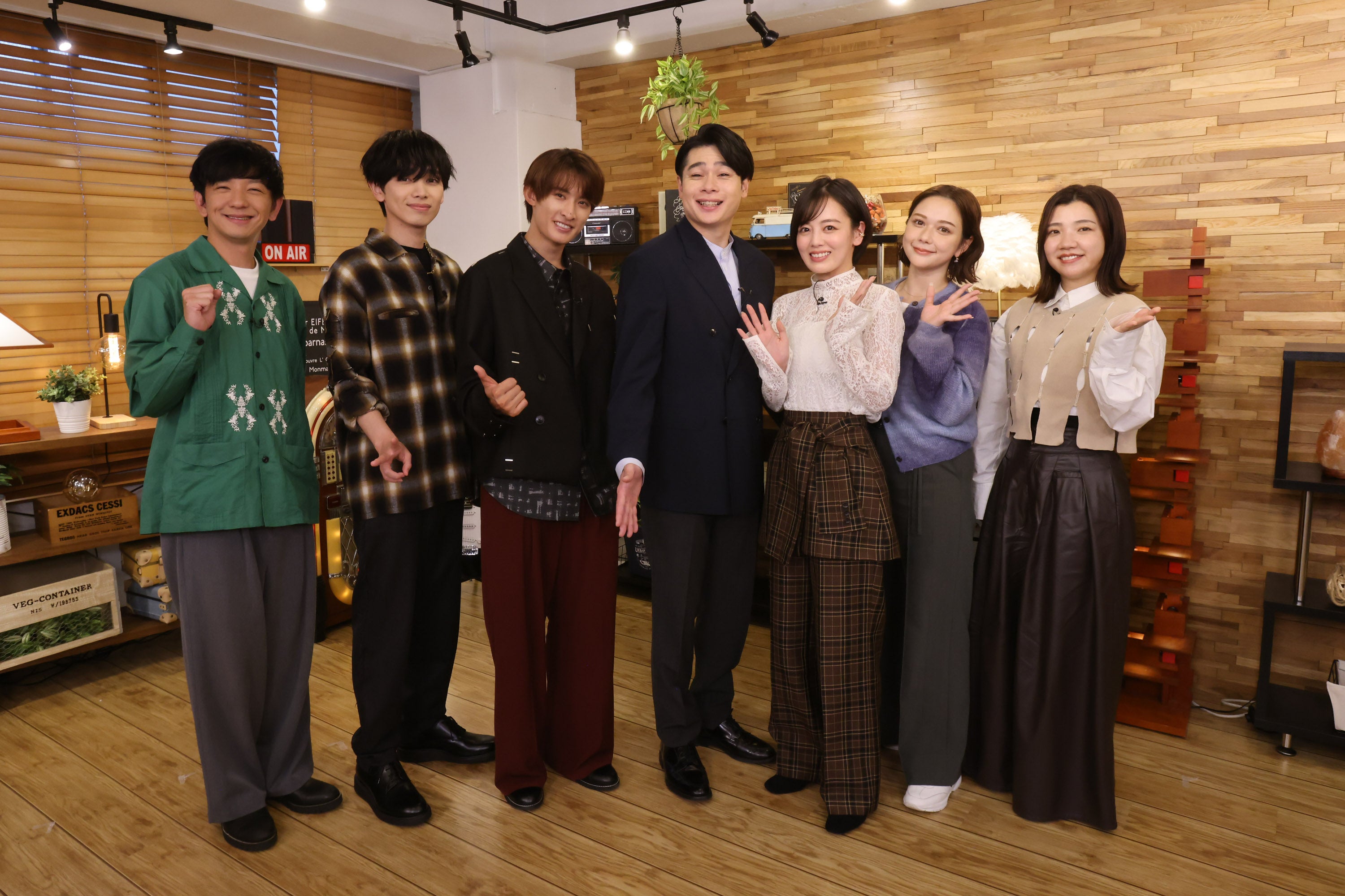 向井慧、宮世琉弥、向井康二、吉村崇、伊原六花、村重杏奈、福田麻貴（C）カンテレ