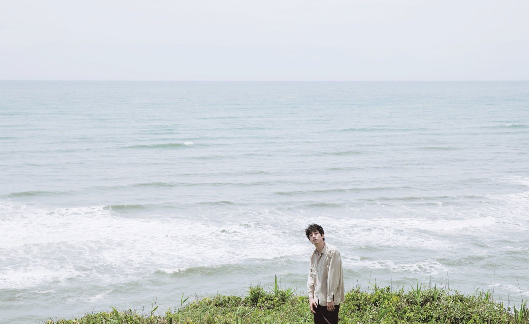 坂口健太郎「君と、」（撮影：sai、ワニブックス刊）