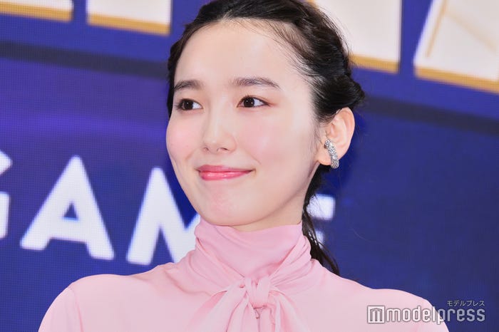ミディアムの飯豊まりえ(C)モデルプレス