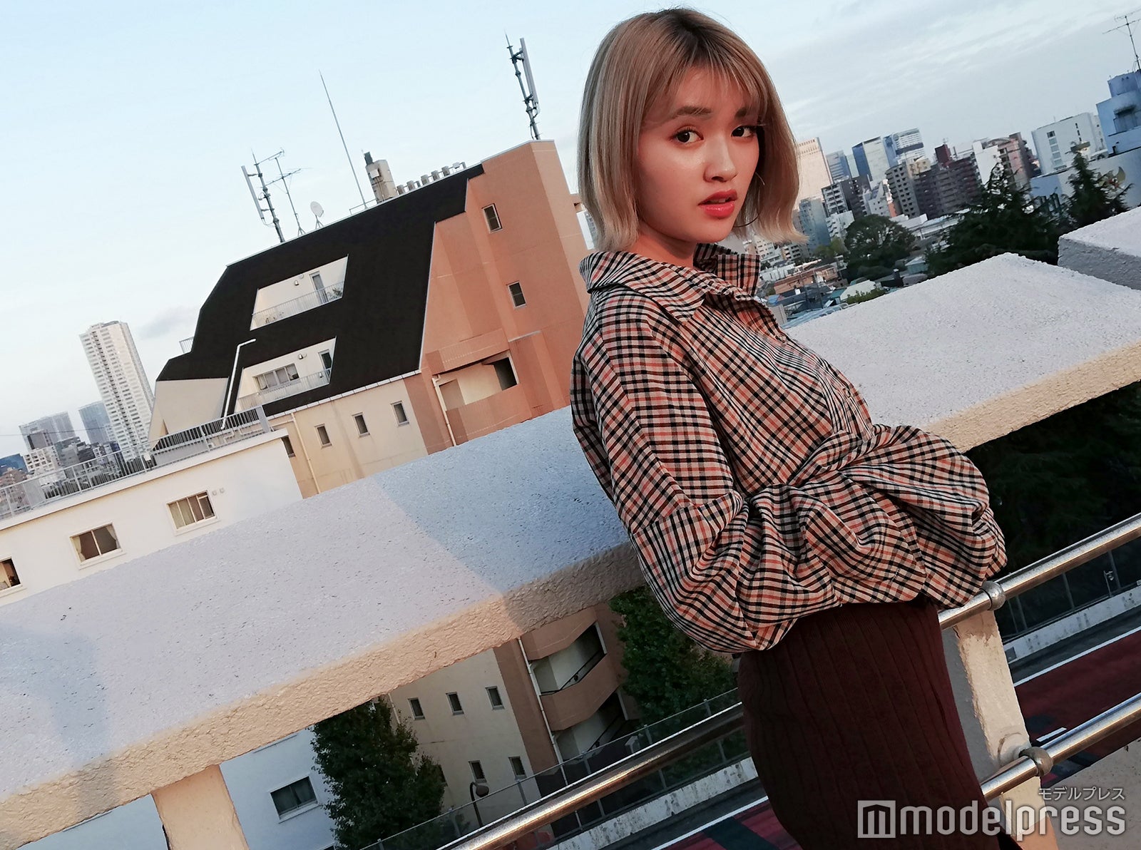 夕暮れ時でもキレイに撮れる／「HUAWEI P20 lite」でポートレートモード（ボケ味OFF）撮影（C）モデルプレス