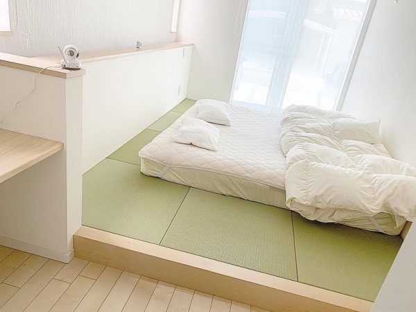 子供と一緒の寝室のレイアウト 洋室 和室まで狭い空間をおしゃれにするコツとは モデルプレス