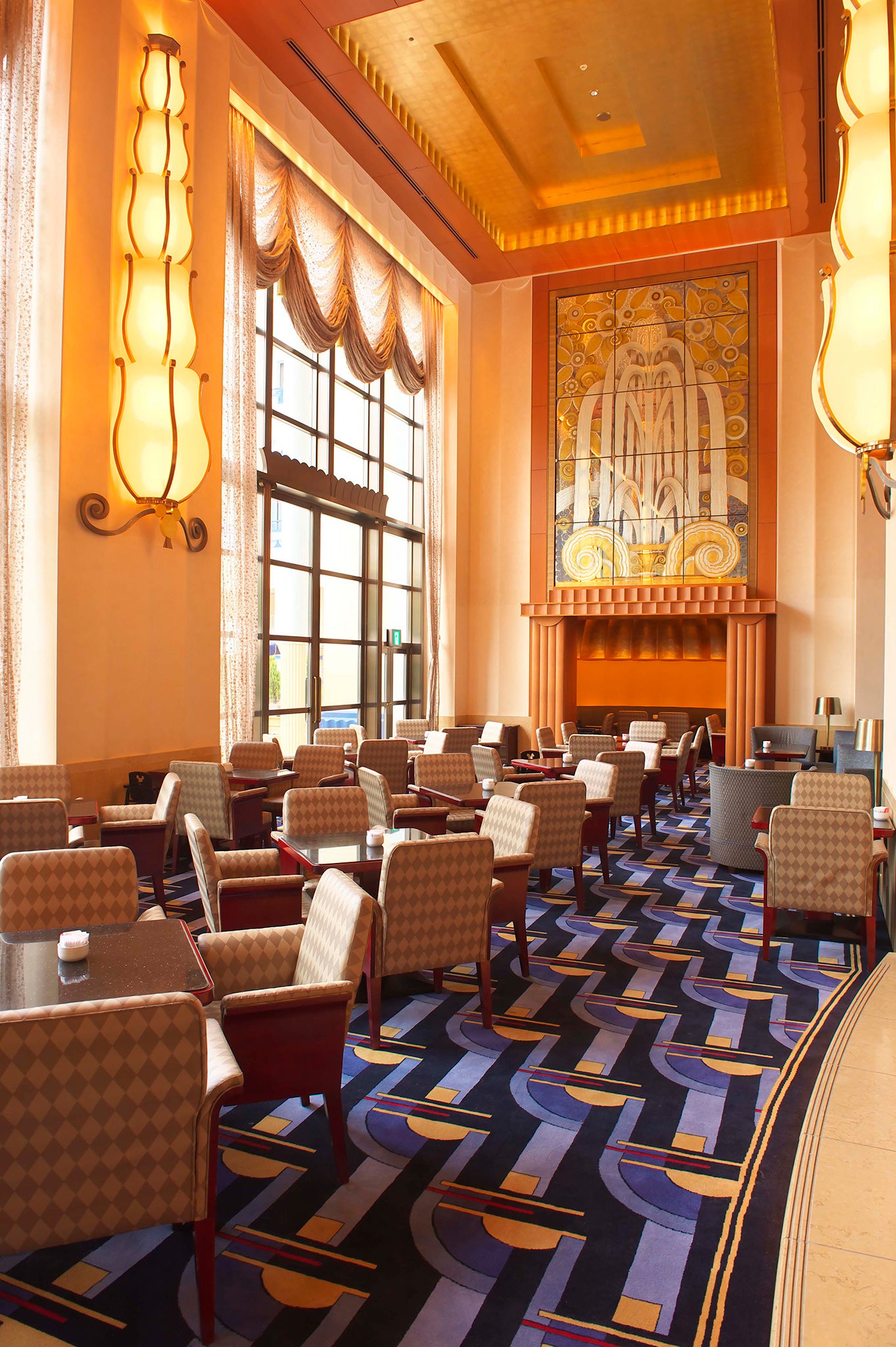 ビーラウンジ「ハイピリオン・ラウンジ」（C）Disney