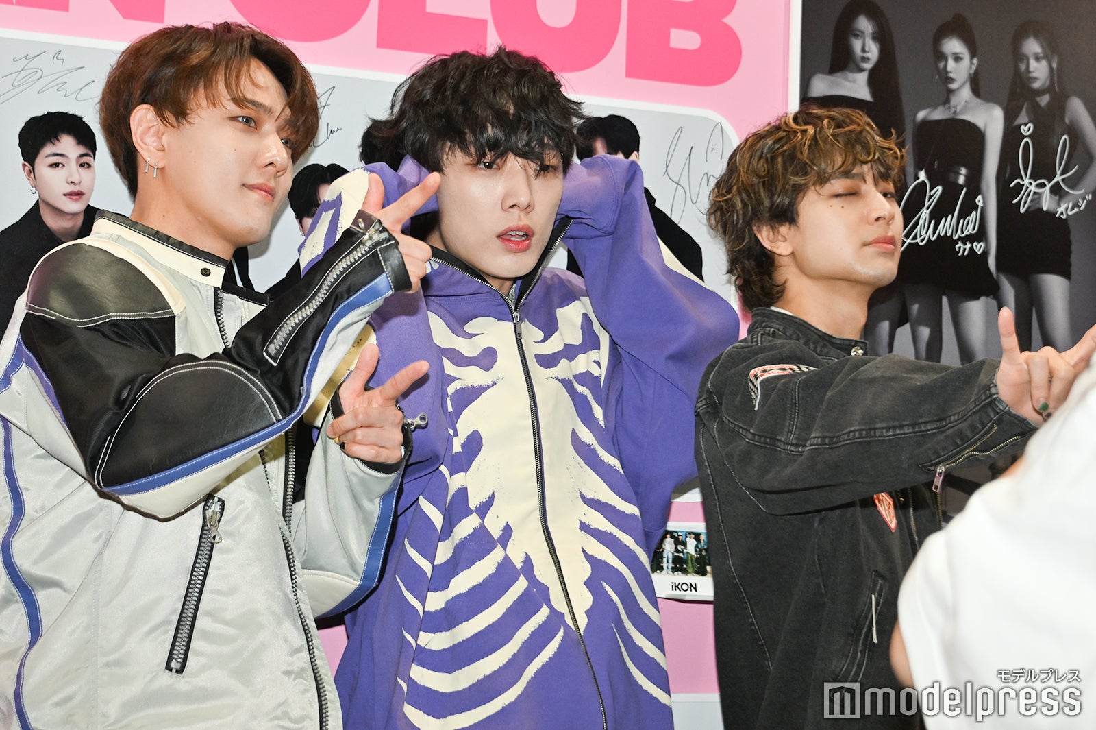 写真撮影するiKON（C）モデルプレス