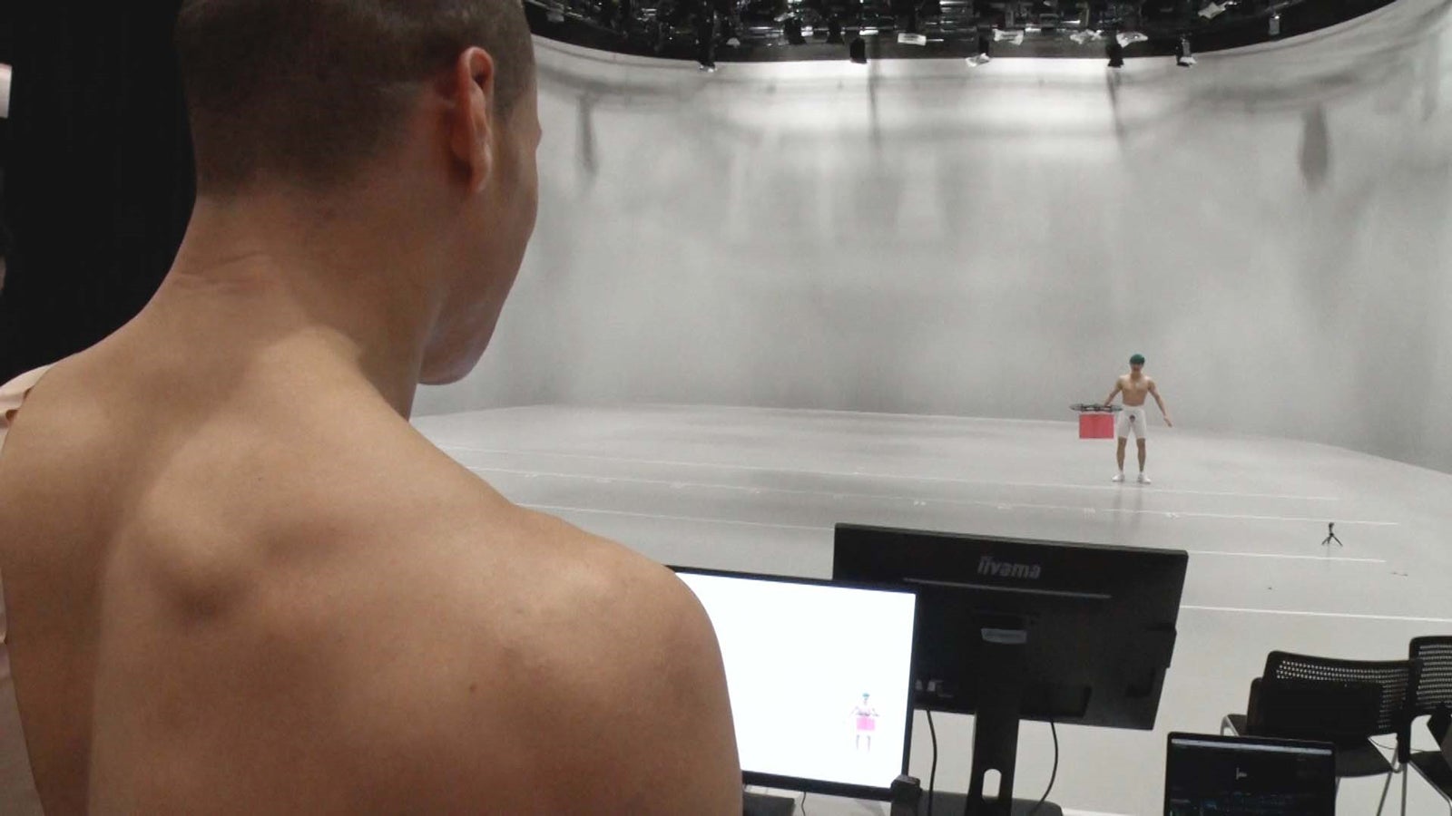 関口メンディー、中務裕太（C）日本テレビ