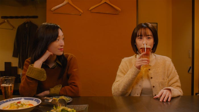 栗山千明、山本美月(C)志村貴子/講談社(C)HJホールディングス