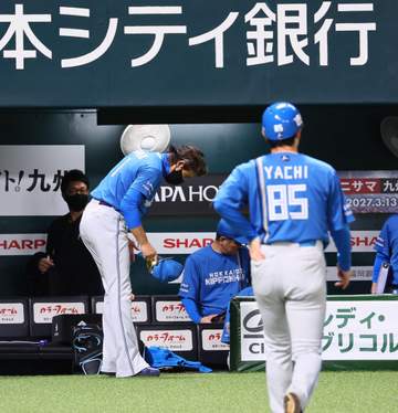 3連敗終戦の日本ハム・新庄監督「完敗です！」3年連続ファイナルで鷹に屈する「今年はさらに悔しい。悔しすぎて一周回ってる」も逆襲誓う「来年は変わる」