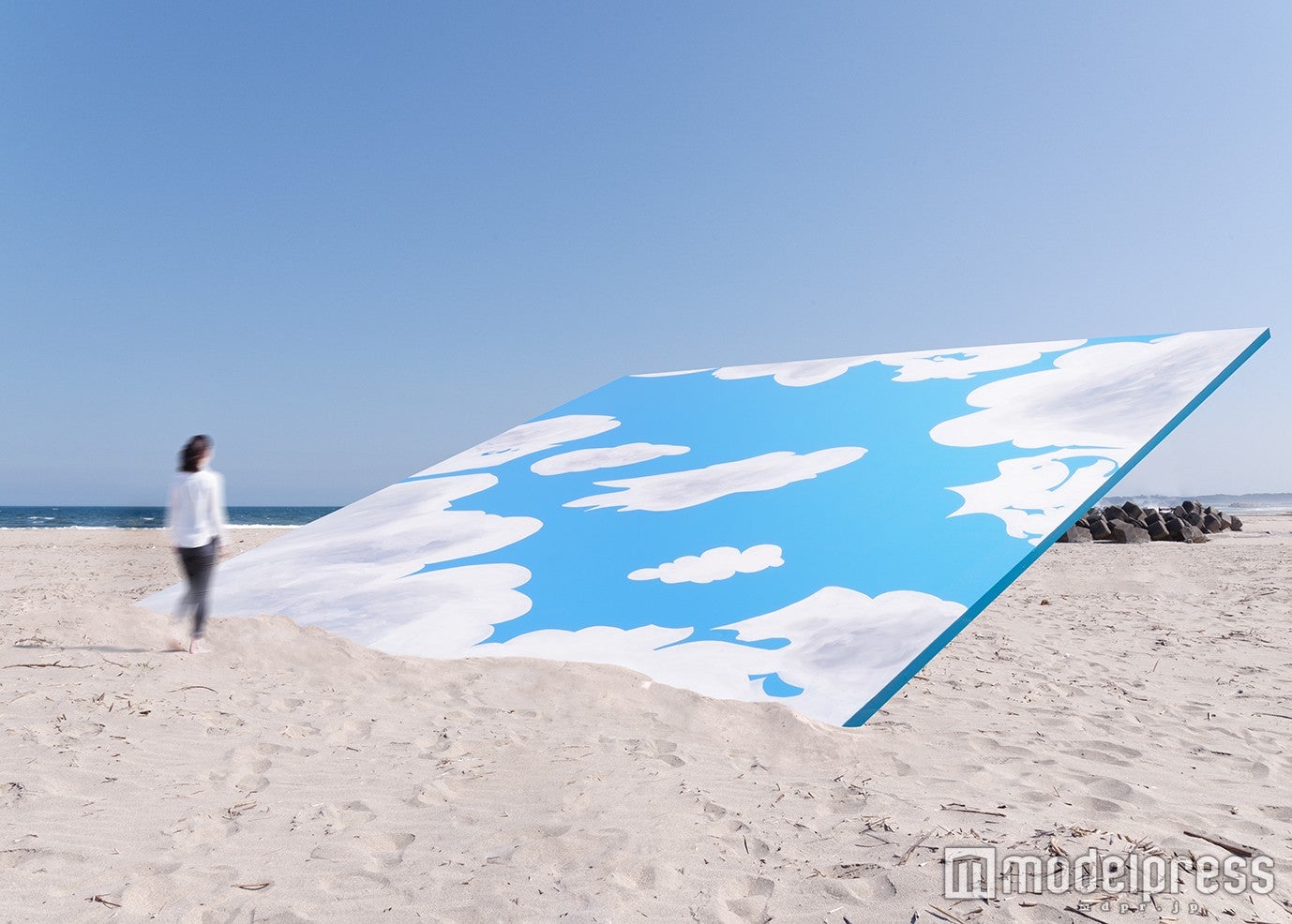 高戸海岸／落ちてきた空　1995/2016（イリヤ＆エミリア・カバコフ）