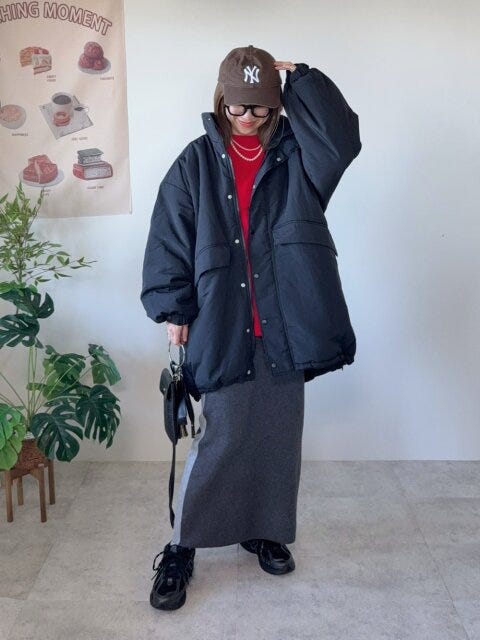 2025大人女性おすすめダウン赤コーデ