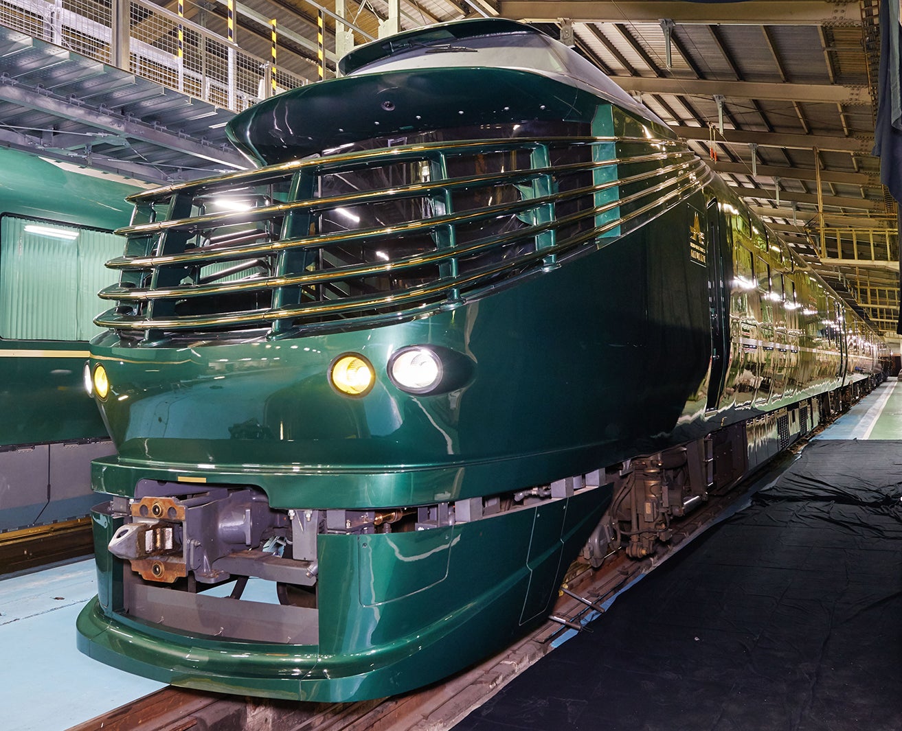瑞風グリーンが目にも鮮やか／画像提供：西日本旅客鉄道