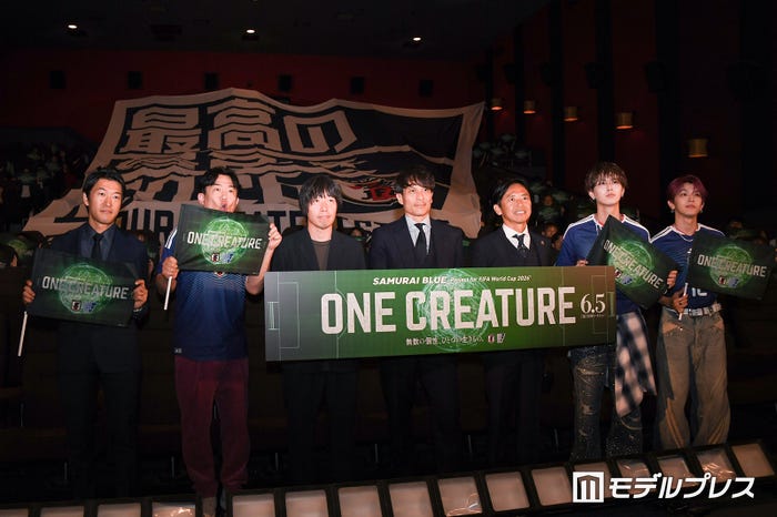 (左から)矢花宏太氏、ヒデ、岸枢宇己監督、宮本恒靖氏、GAKU‐MC、白岩瑠姫、高塚大夢(C)モデルプレス