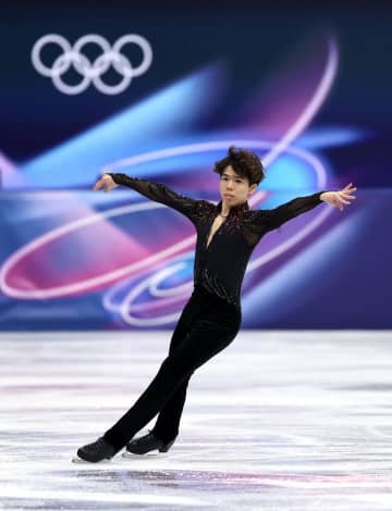 日本は涙の2大会連続銀メダル 最終種目・男子フリーで佐藤駿が完璧演技も惜しくも2位 米の世界王者・マリニンに逆転許す 佐藤は号泣 鍵山、坂本らも涙止まらず