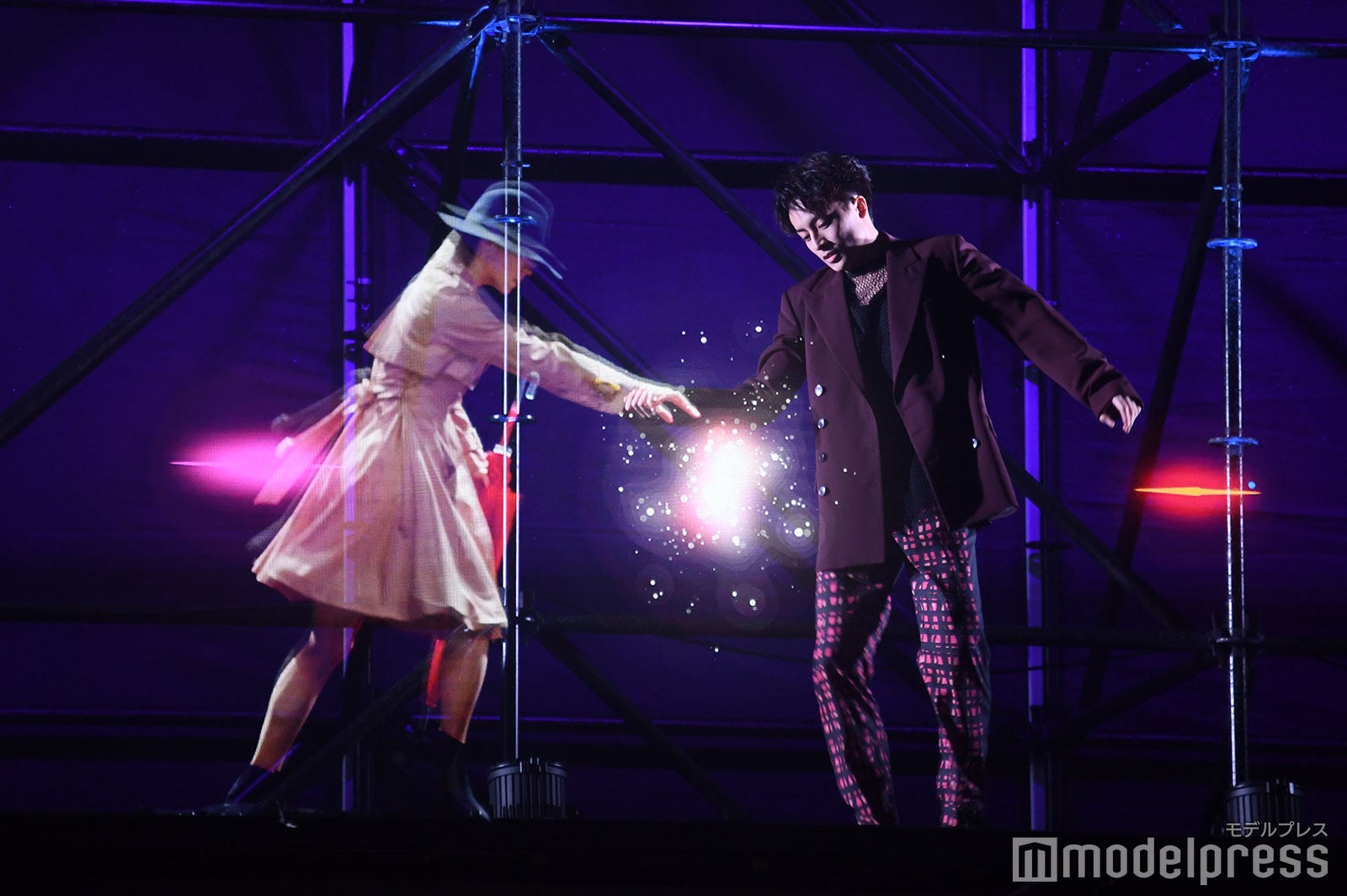 GENERATIONS、最新テクノロジーでパフォーマンス 「You ＆ I」「Y.M.C.A」など4曲歌唱