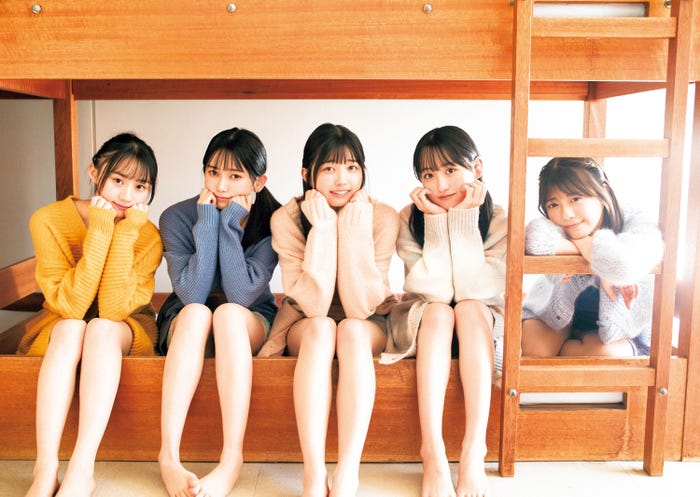 (左から)川崎桜、池田瑛紗、五百城茉央、一ノ瀬美空、冨里奈央(C)細居幸次郎/集英社