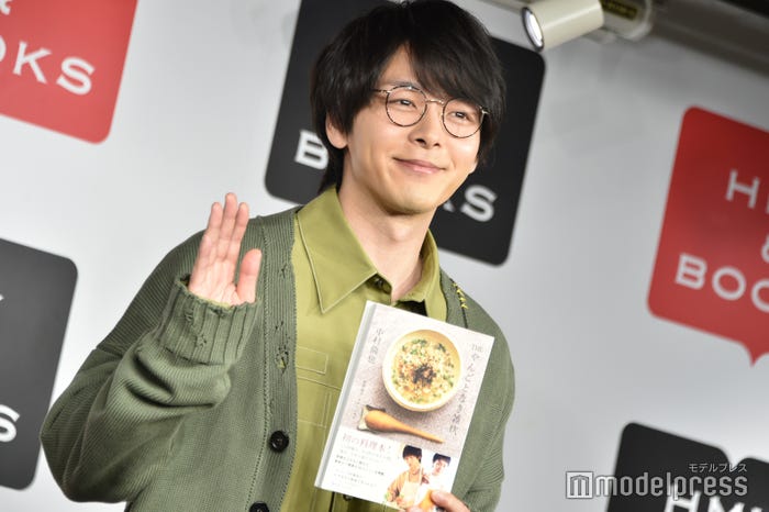 「著者の中村倫也です」と丁重に挨拶した中村倫也(C)モデルプレス