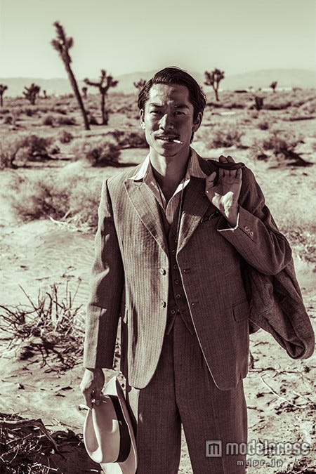 AKIRA初のソロ写真集「AKIRA LA」より