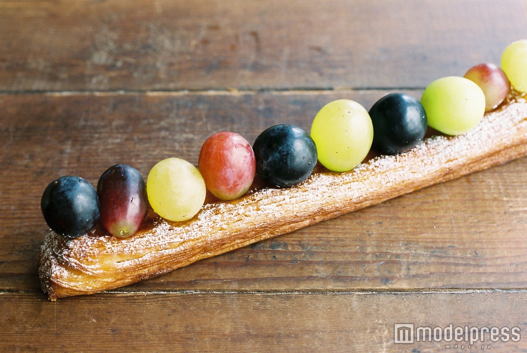 予約限定「10種のぶどうのフルート」1,800円（税込）／画像提供：Bread Lab