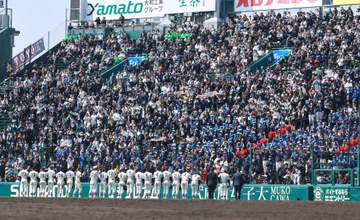 甲子園に来てた！元ミス日本のフジ2年目アナ 黒ダウンの気品オーラが別格「ガッキー似♥」「めっちゃ可愛い♥」