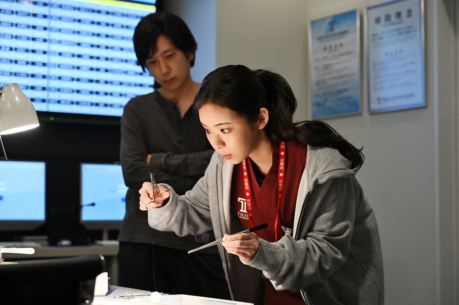 二宮和也、趣里「ブラックペアン シーズン２」第6話より（C）TBS