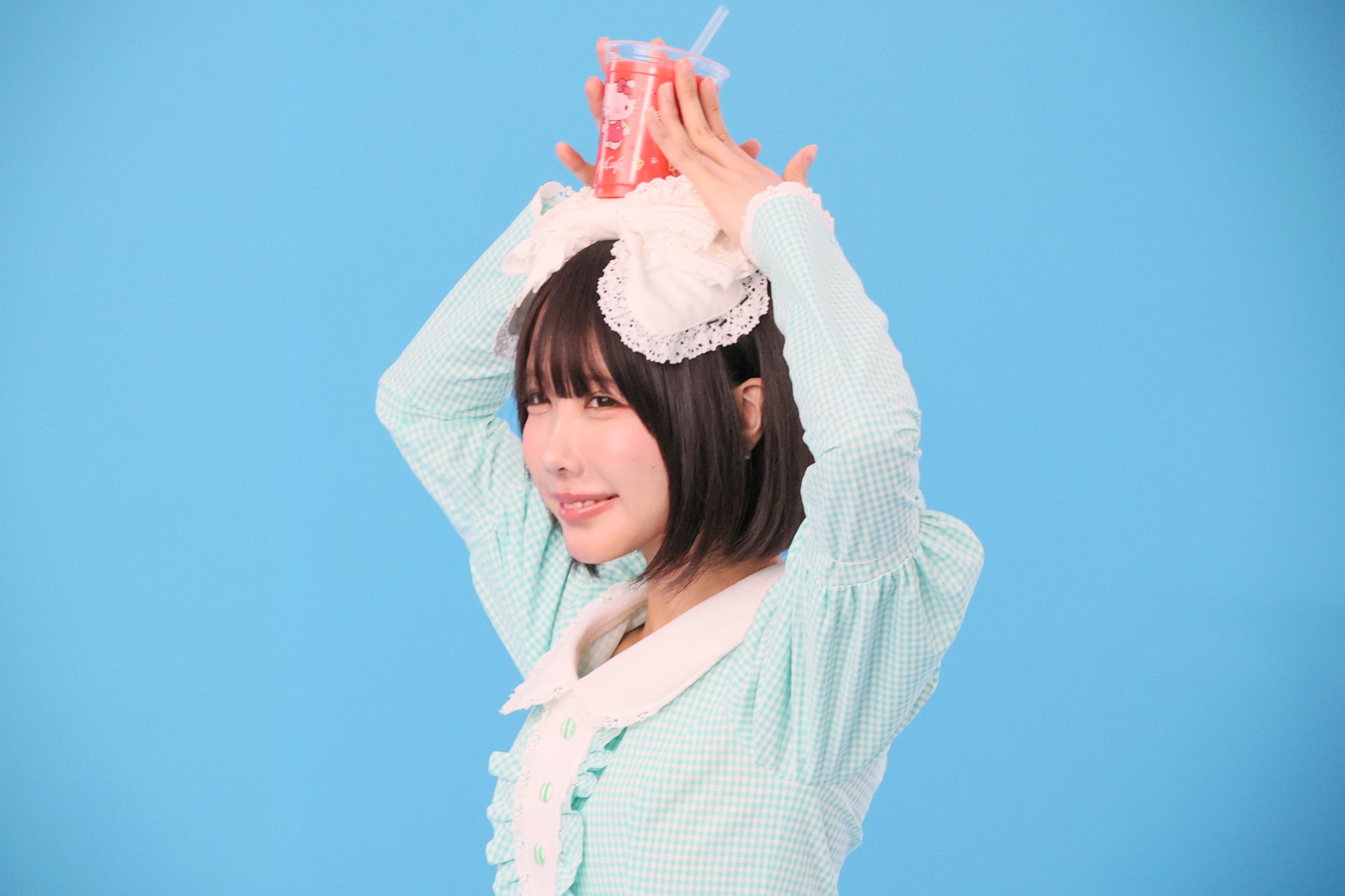 あの／マクドナルド新CM「マックに甘いの飲みにこないか キティとプリン」篇メイキング（提供写真）