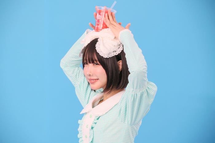 あの/マクドナルド新CM「マックに甘いの飲みにこないか キティとプリン」篇メイキング(提供写真)