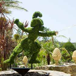 ミスティマウンテンズ・プール フック船長のトピアリー(C)Disney