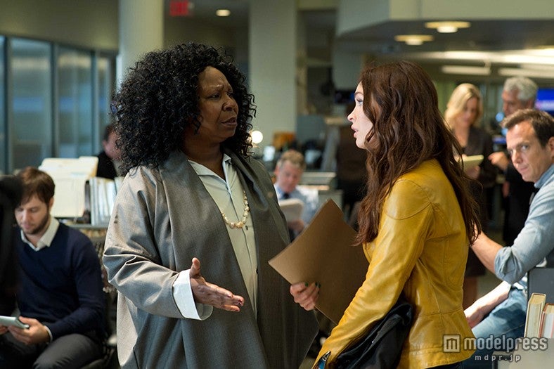 トンプソンとエイプリル（C）2014 Paramount Pictures. All Rights Reserved.