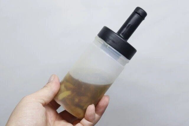 ダイソー　丸型フィルター付オイルボトル（250mL、細口）