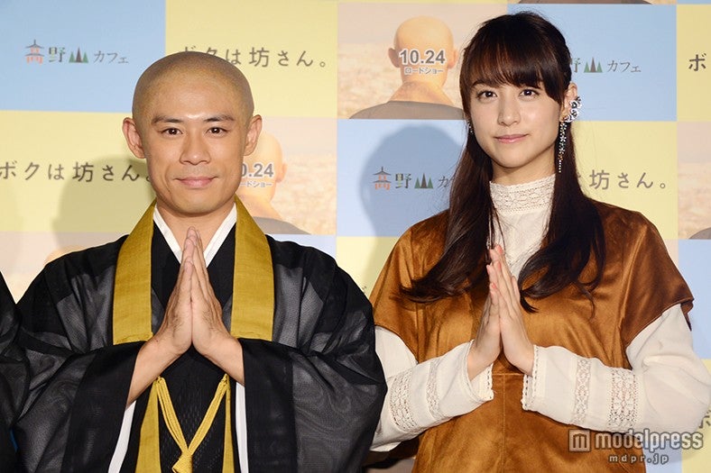 （左から）伊藤淳史、山本美月