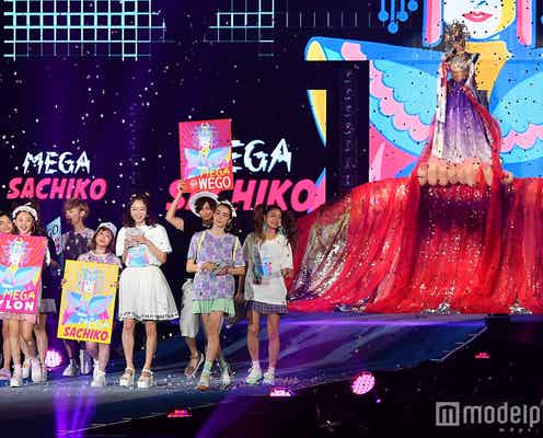 “メガ幸子”の登場に会場騒然 ちぃぽぽ&みちょぱらと「千本桜」で異色コラボ<GirlsAward 2016 S/S>