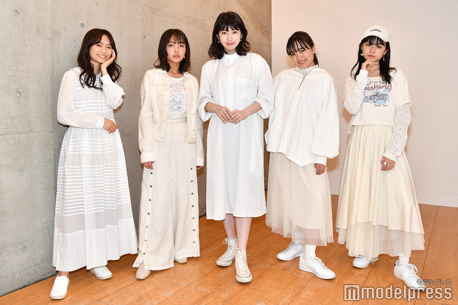 橋本乃依、寺本莉緒、日比美思、伊藤千由李、莉子（C）モデルプレス