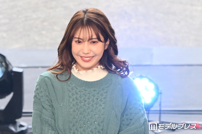 “令和の峰不二子”阿部なつき、美ボディ際立つ胸元ざっくりワンピース姿披露「ドキッとした」「見惚れちゃいます」と反響