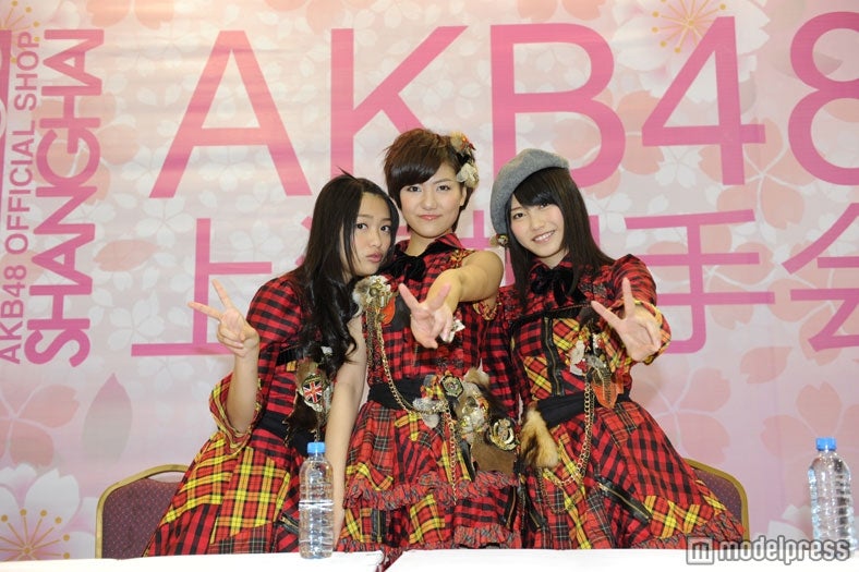 （左から）北原里英、宮澤佐江、横山由依