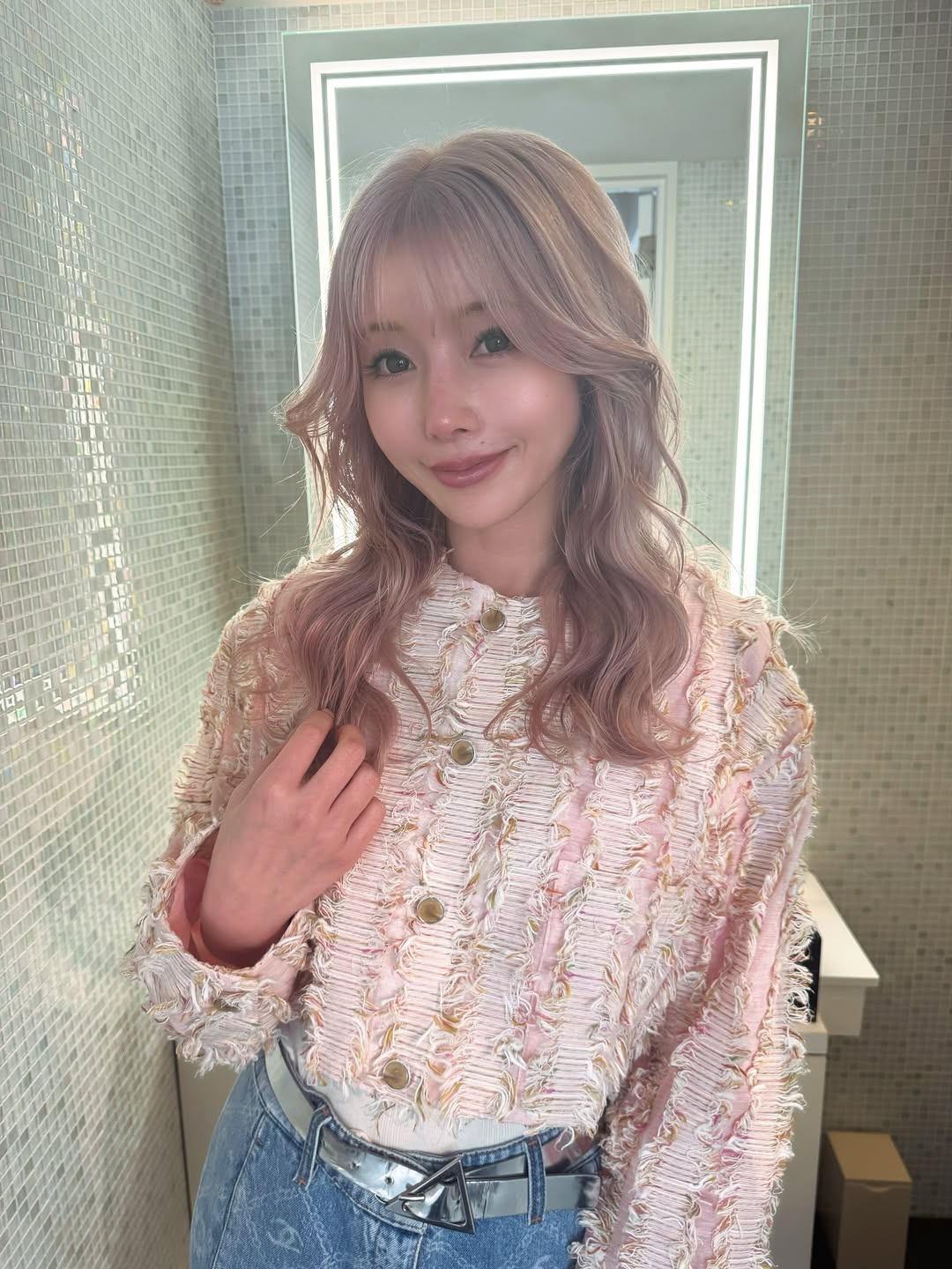 レイザーラモンHGの妻・住谷杏奈、美脚際立つ姿に絶賛の声「かっこいい」「脚長い」