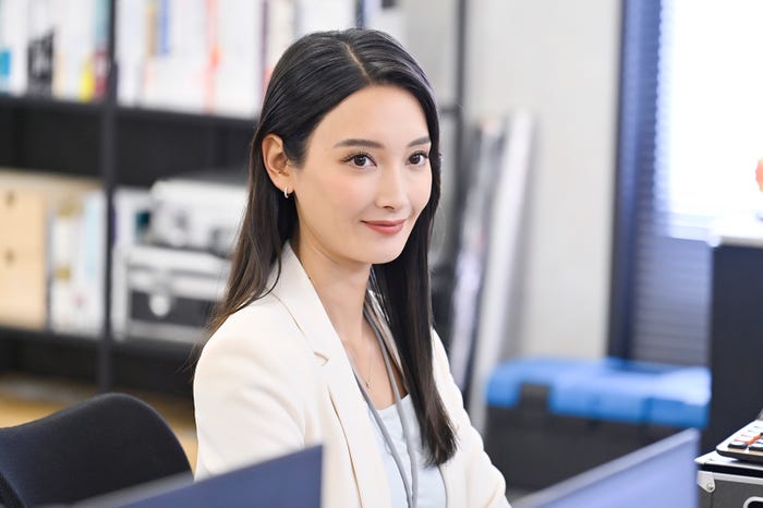 菜々緒「無能の鷹」第2話(C)テレビ朝日