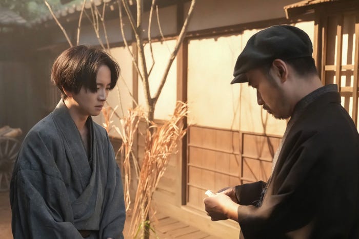 板垣李光人、岩崎う大「ばけばけ」第34話(C)NHK