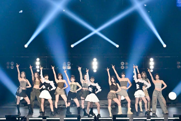 Perfume、NiziU /撮影:ハタサトシ、高田梓