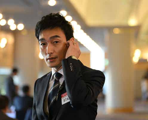 <罠の戦争 第1話>議員秘書・亨(草なぎ剛)、愛する家族を傷つけられる…復讐劇開幕