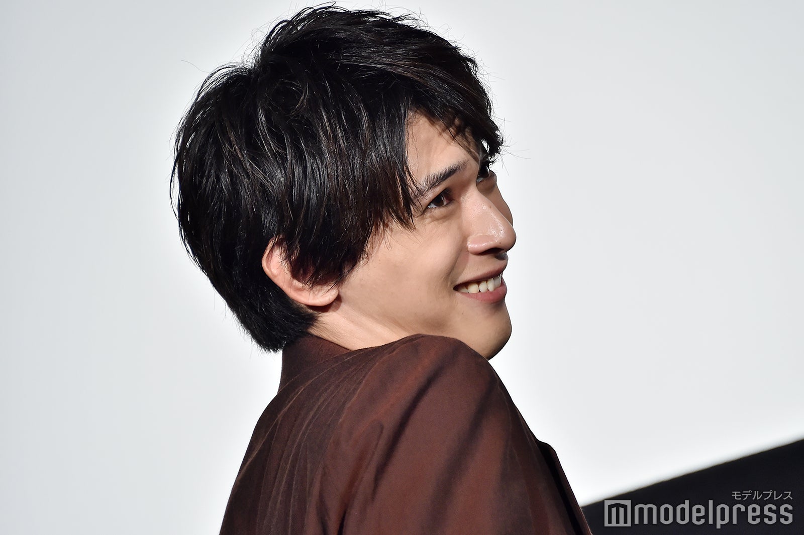 “例の顔”を披露する吉沢亮 （C）モデルプレス