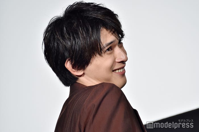 “例の顔”を披露する吉沢亮 (C)モデルプレス
