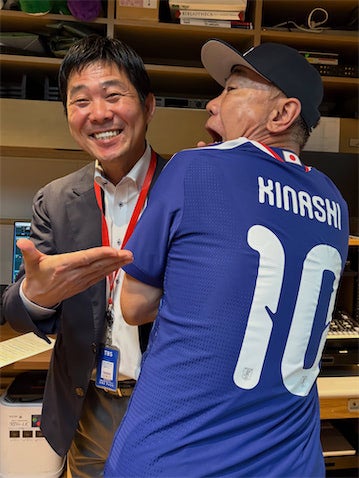 木梨憲武、森保監督との2ショット公開 "10番ユニ"プレゼントに「流石にヤバい」