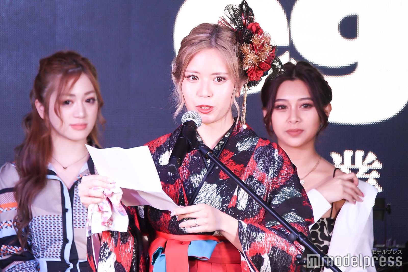 赤荻瞳編集長（C）モデルプレス