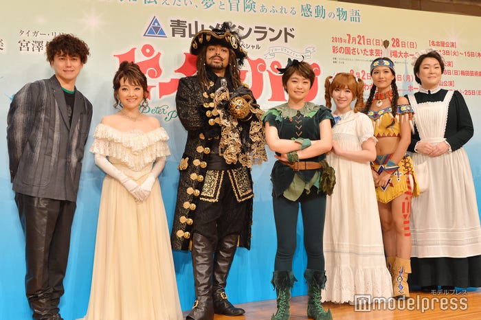 (左から)藤田俊太郎氏、入絵加奈子、NESMITH、吉柳咲良、河西智美、宮澤佐江、久保田磨希(C)モデルプレス