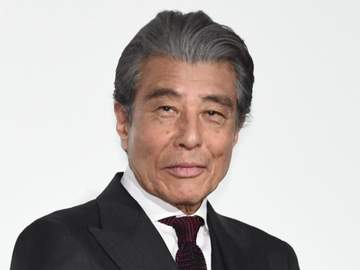 舘ひろし「ほとんど台本を読んだことがない」「3行以上のセリフは書くなって」サングラスに助けられていた「あぶない刑事」