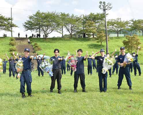 中島健人&平野紫耀、泥だらけで「未満警察」クランクアップ