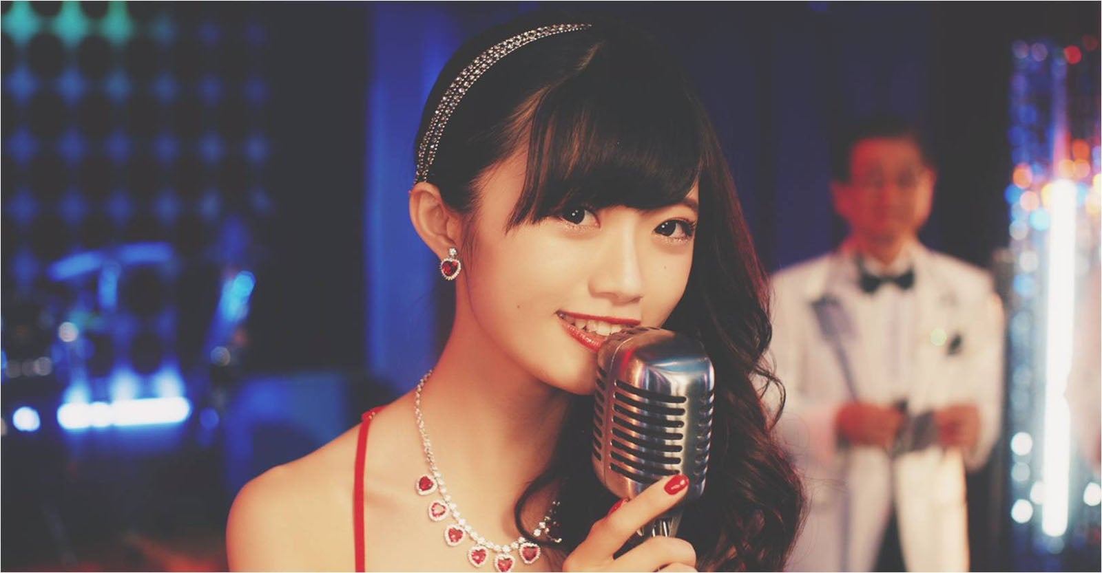 NGT48中井りか、世代を超えたコラボ実現　胸元セクシードレスで歓楽街へ