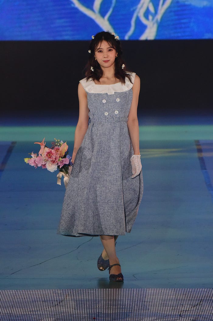 小林由依(C)Rakuten GirlsAward 2023 S/S