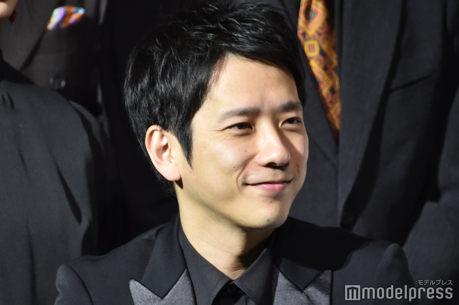 二宮和也、ドラマ現場で“ノンストップお喋り”「賀来賢人くんの家が寒いって話を…」＜マイファミリー＞